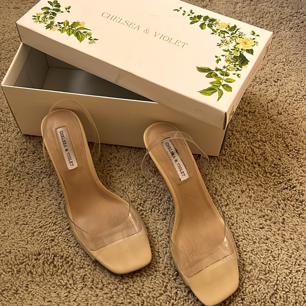 Chelsea & Violet Tan Heels